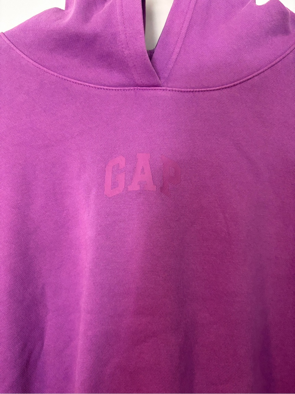 GAP Women’s Bright Purple Cropped Drop Sleeve Hoodie monochrome logo - Picture 3 of 7